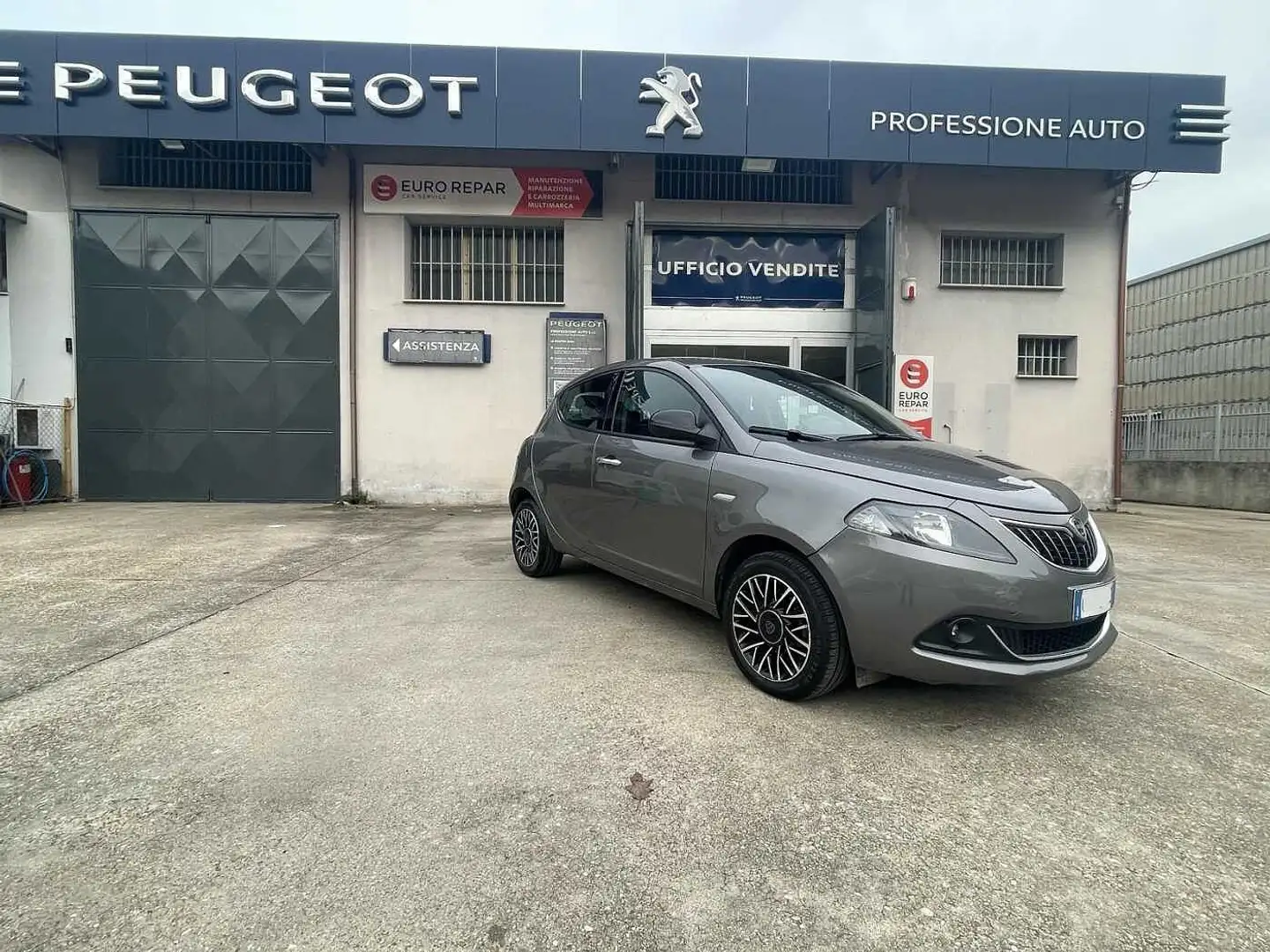 Lancia Ypsilon 1.0 FireFly 5 porte S&S Hybrid Gold Plus Grigio - 2