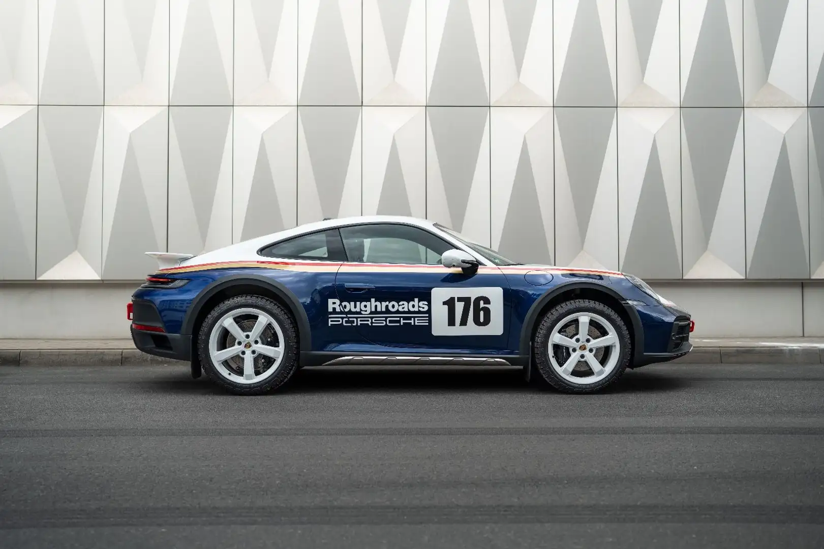 Porsche 992 Dakar Rallye Design Paket,Dachkorb,PTV Weiß - 2