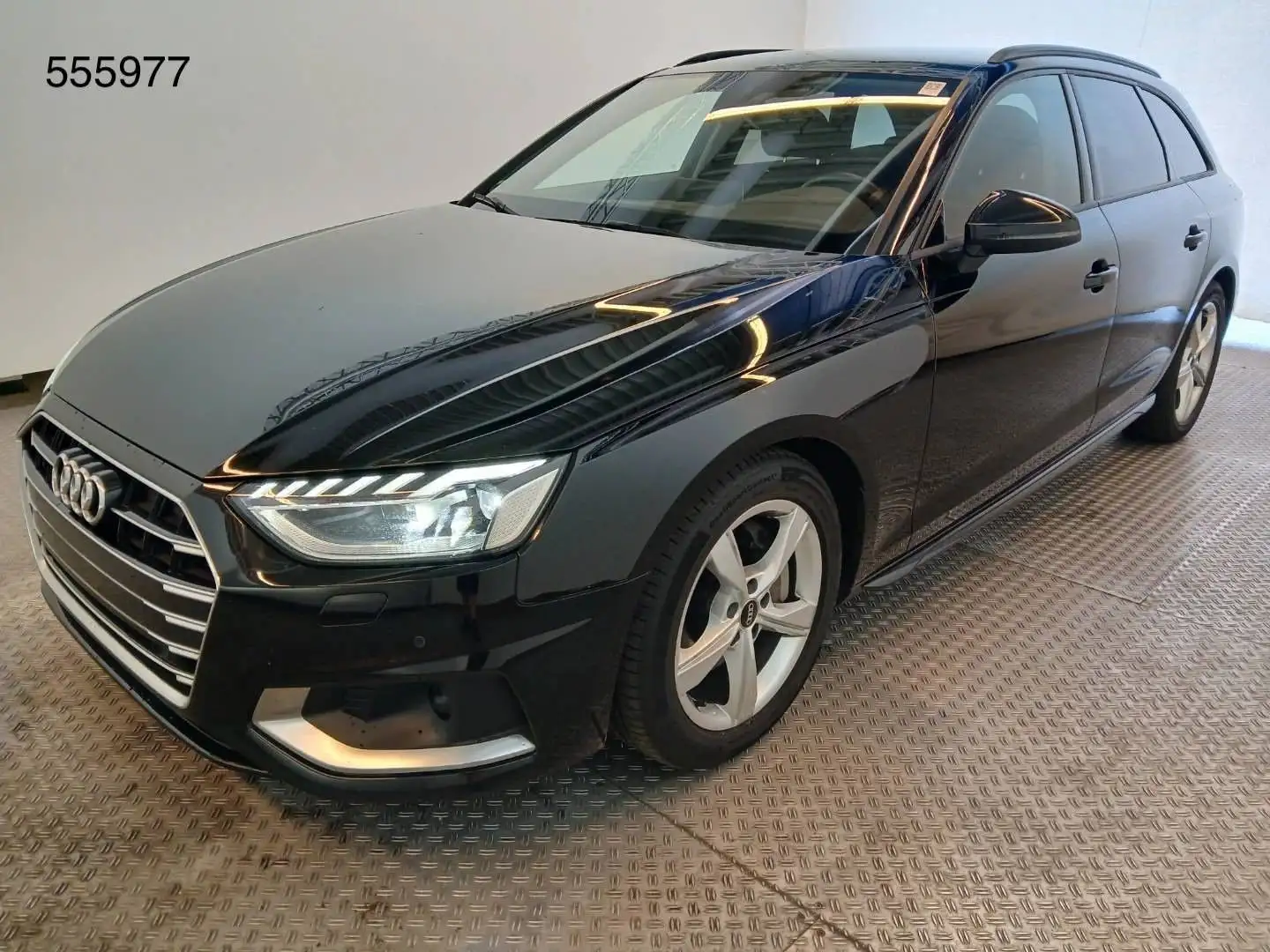 Audi A4 Avant 40 Sport ACC+/MATRIX/KAMERA/AHK/17" Schwarz - 1