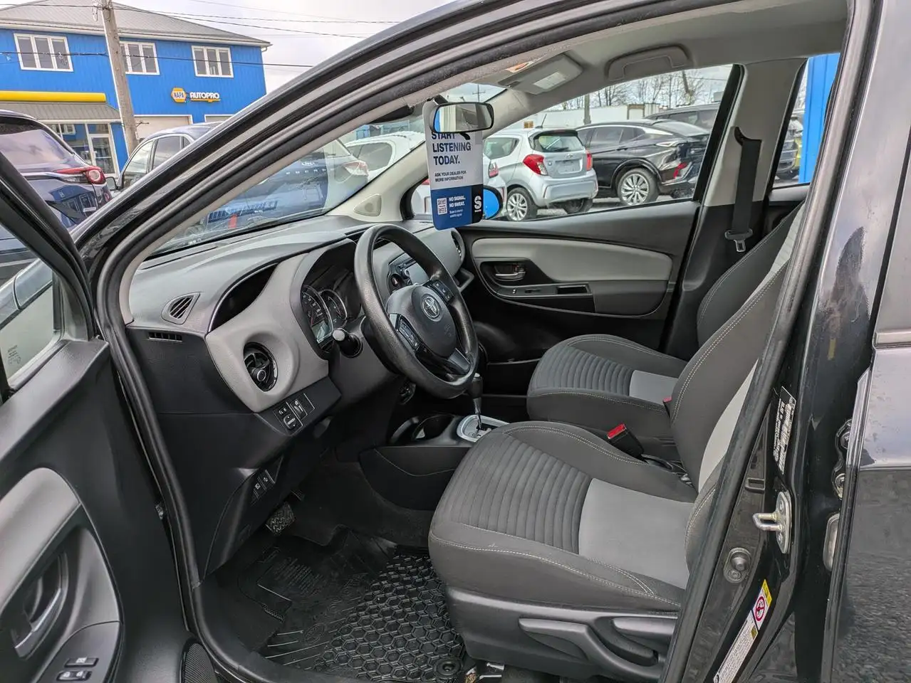 Toyota Yaris снимка Toyota Yaris