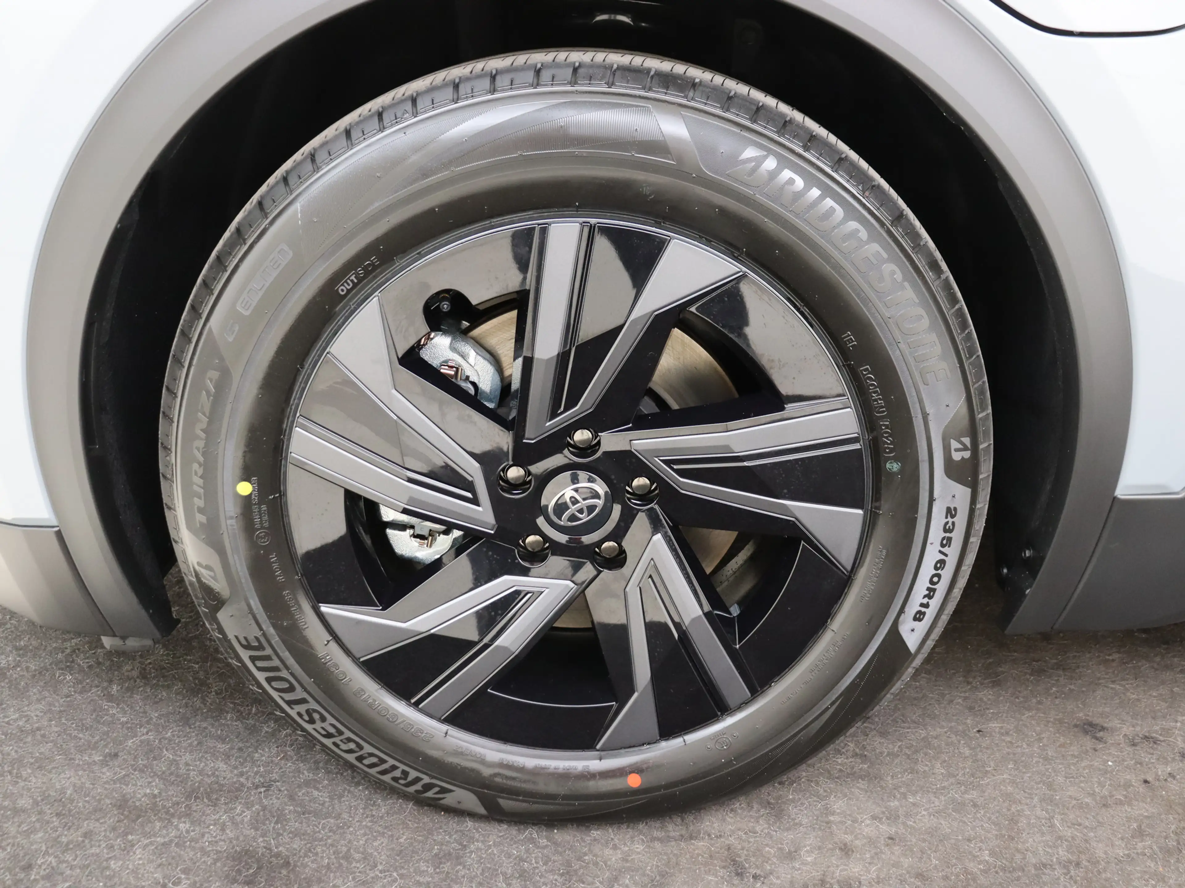Toyota C-HR+ First Edition 77 kWh range 607km — photo 10