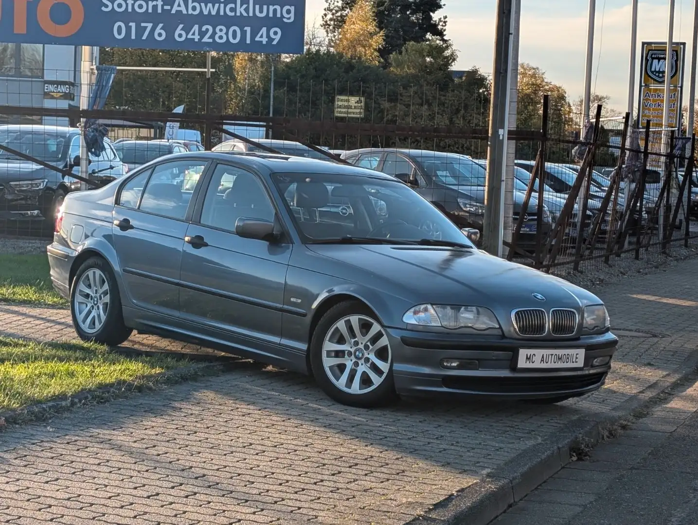 BMW 318 i*SCHIEBEDACH*KLIMA*RADIO-CD*USB*ZV-FUNK ! Grau - 2