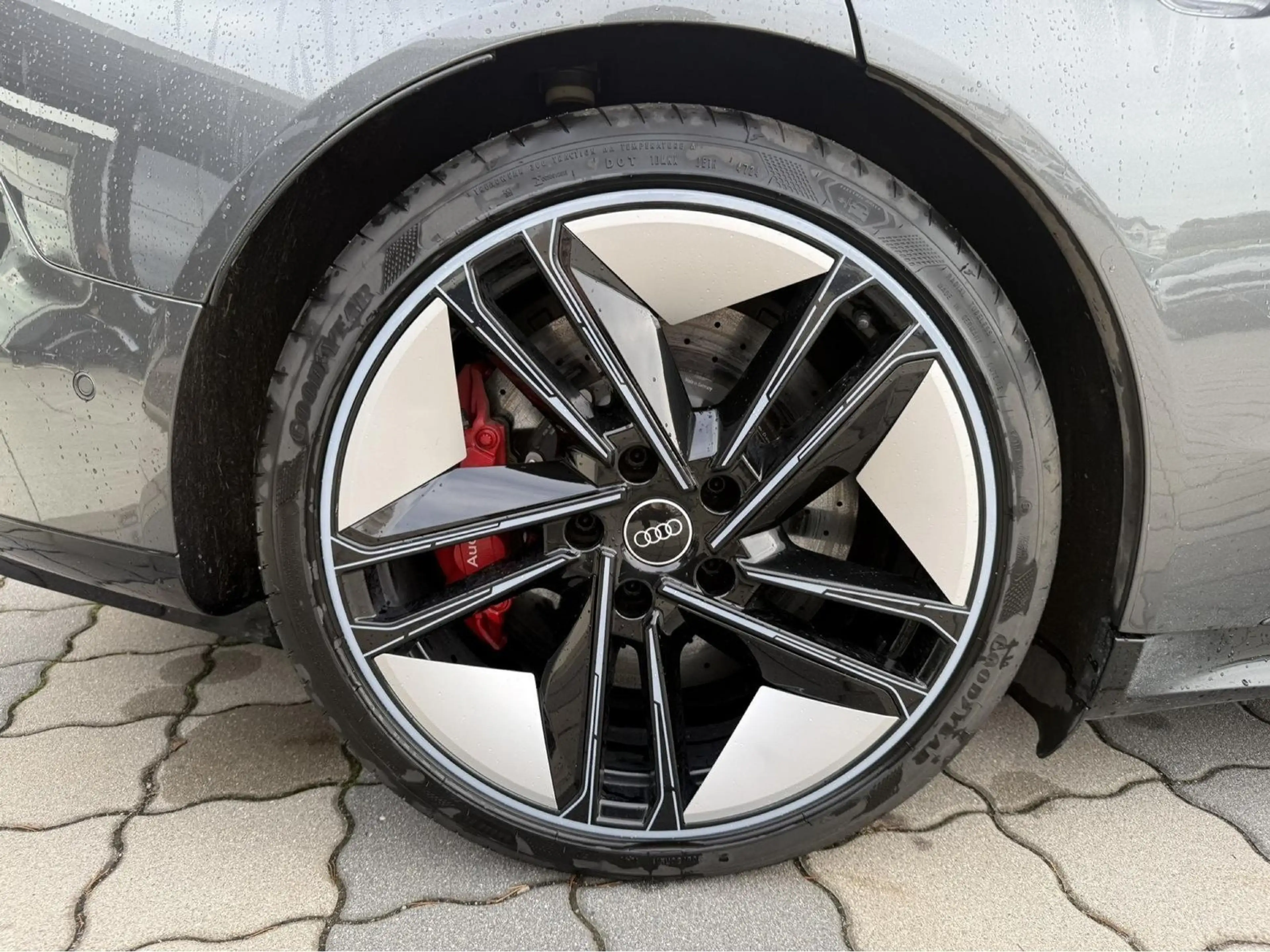 Audi RS e-tron GT quattro B&O Matrix Virtual 360° ACC — photo 13