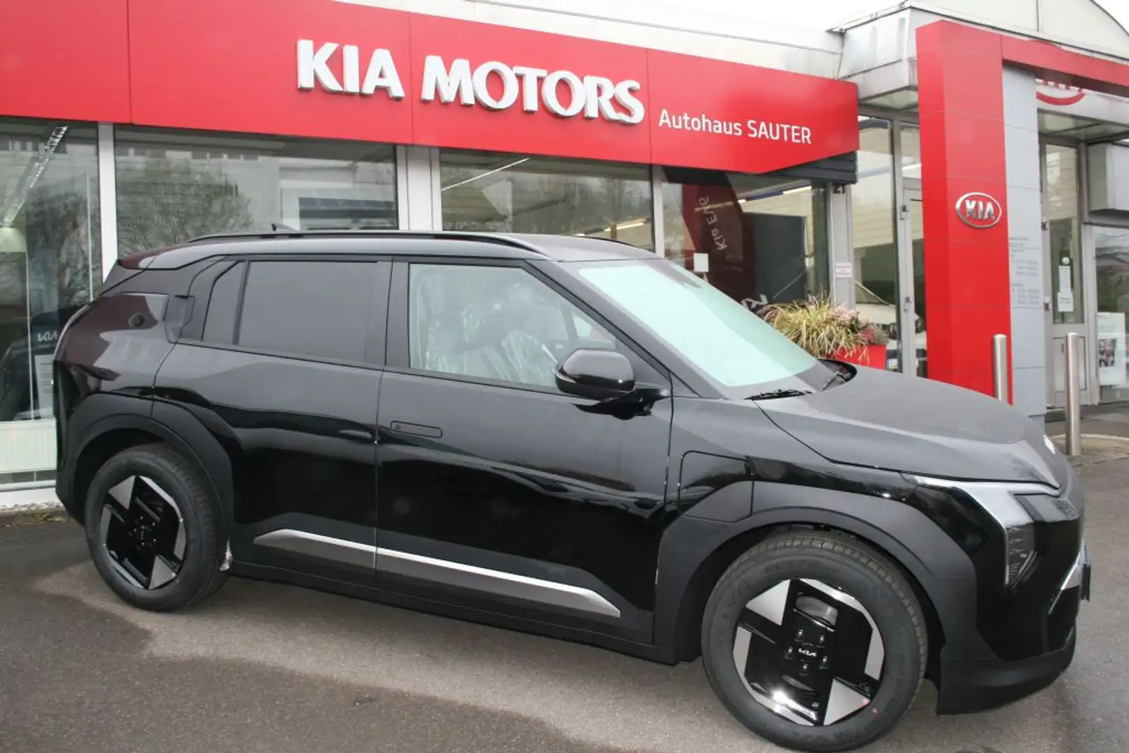 Kia EV3 81,4-kWh FWD Earth Schwarz - 1