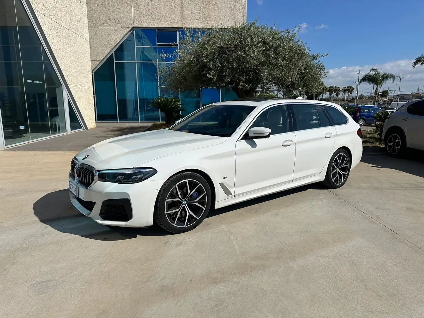 BMW 530 Touring mhev 48V xdrive Msport auto Bianco - 1
