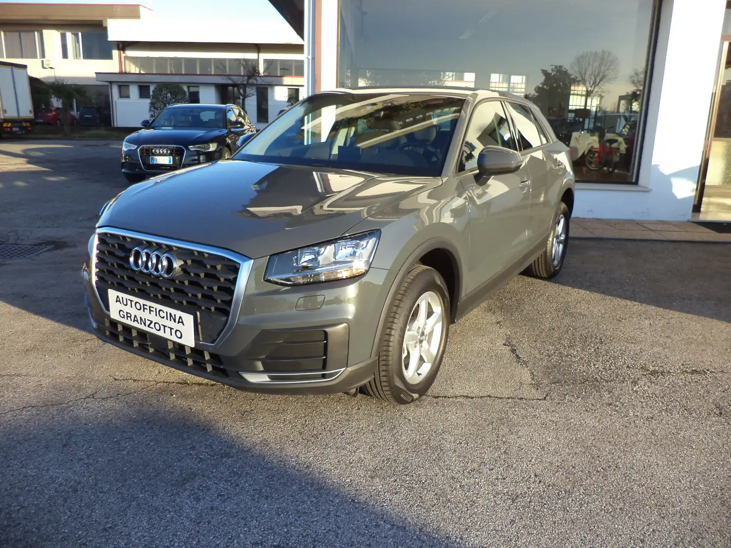 Audi Q2 30 TDI BUSINESS S TRONIC Sport Gris - 1
