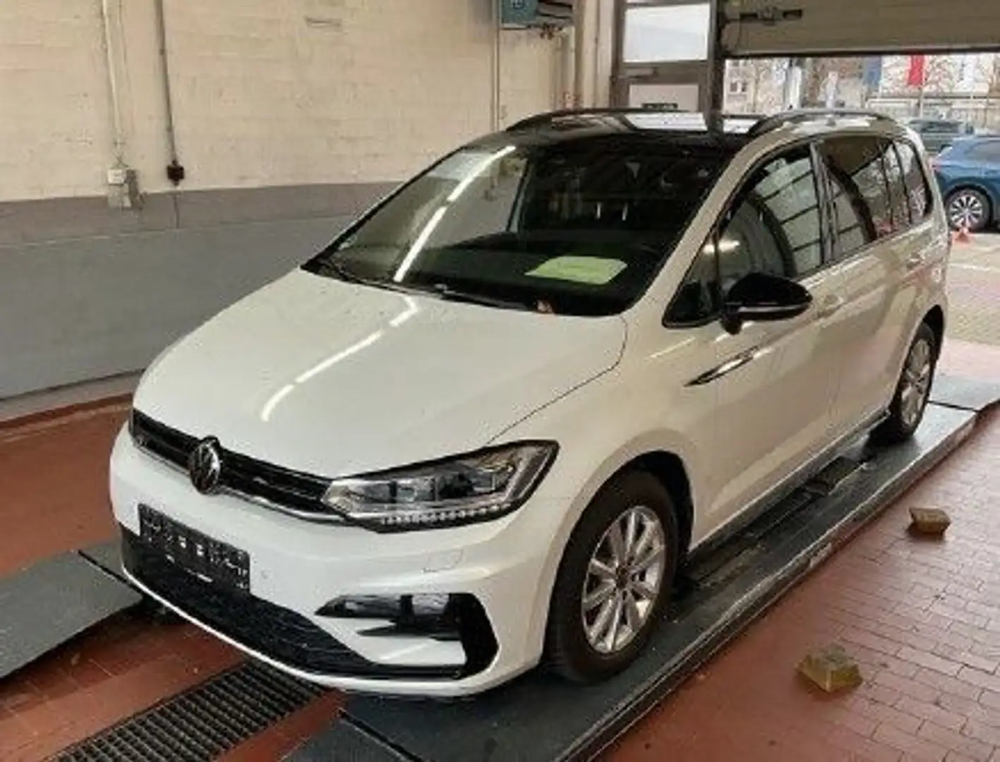 Volkswagen Touran 2.0 TDI SCR DSG Highline Weiß - 2