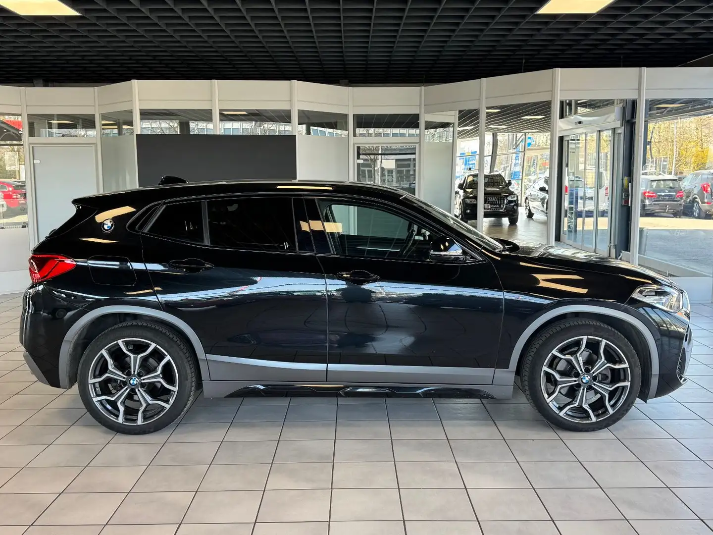 BMW X2 xDrive 18 d M Sport X · Navi · Kamera · HiFi Schwarz - 2