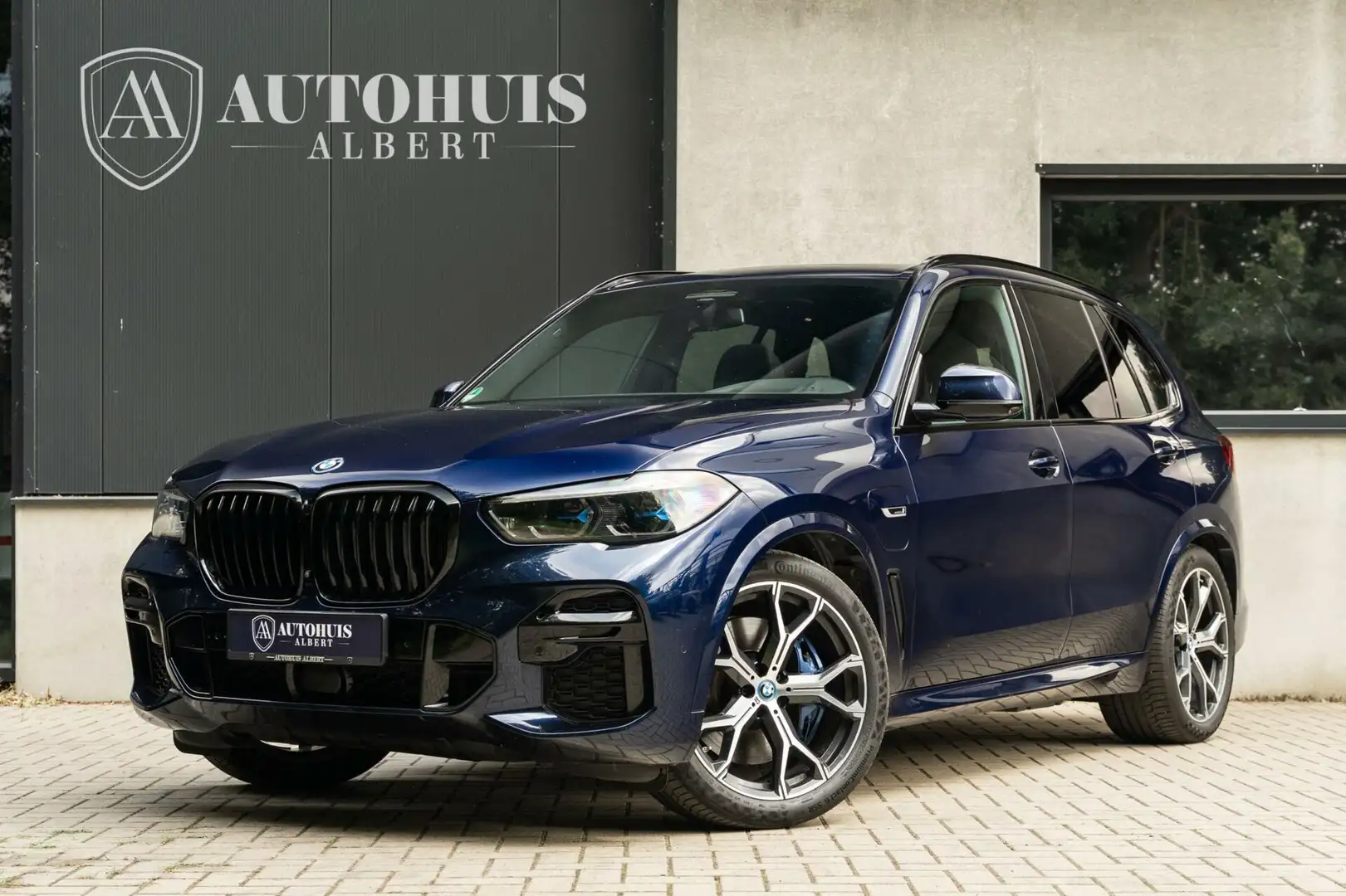 BMW X5 xDrive45e M-Sport Individual Carbon 360c Trekhaak Blauw - 1