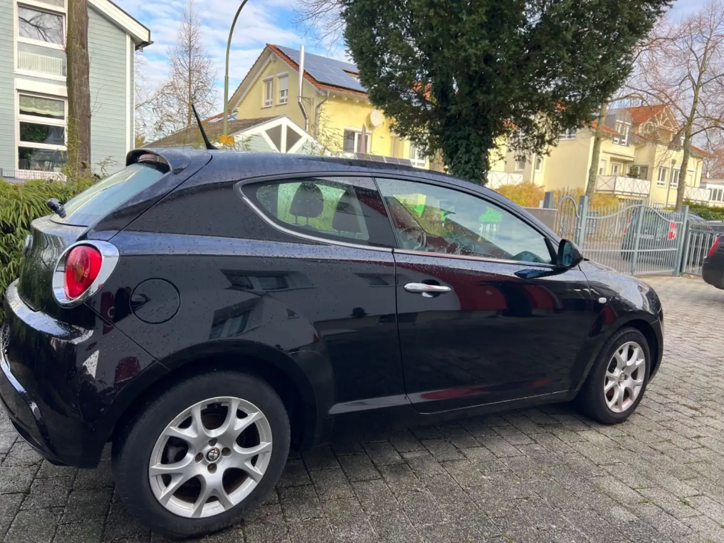 Alfa Romeo MiTo 1.3 JTDM 16V LEDER ROT EURO5 TOLLES AUTO Schwarz - 1