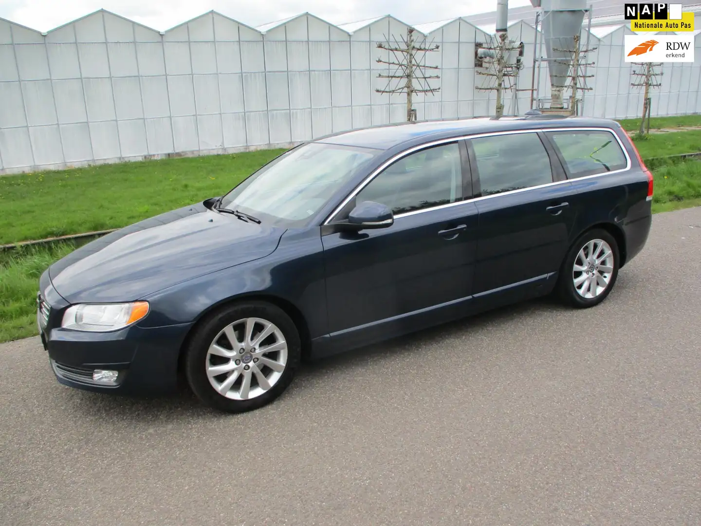 Volvo V70 1.6 D2 Kinetic Bleu - 1