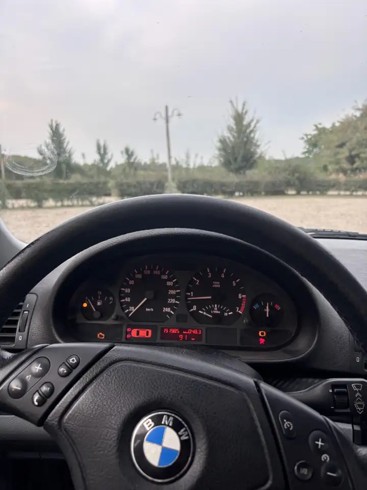 BMW 330 318i Executive, foto 6