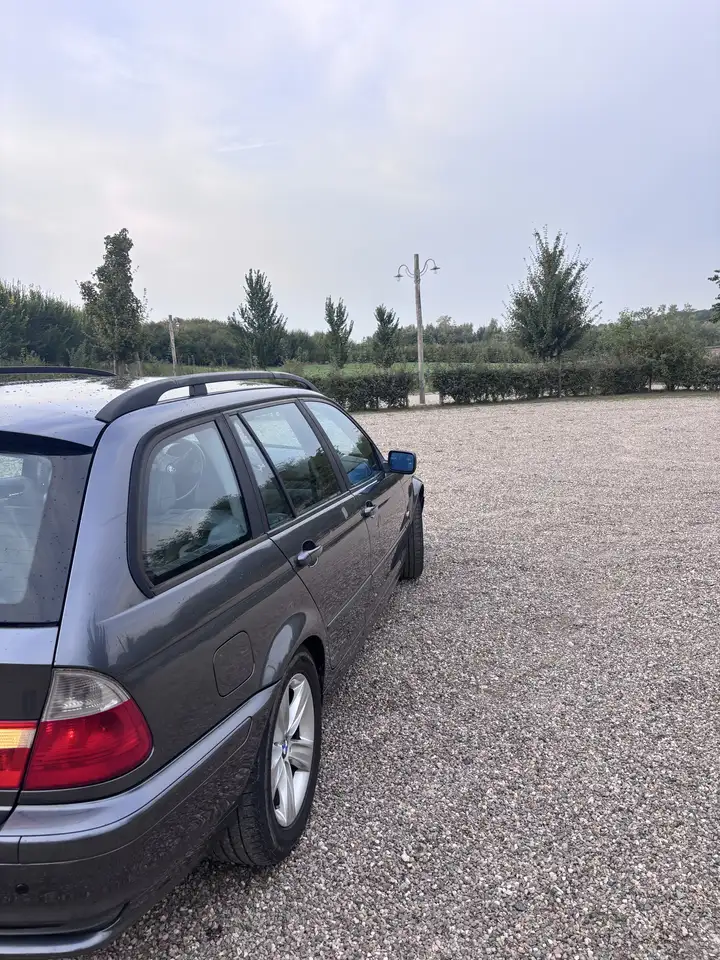 BMW 330 318i Executive, foto 2