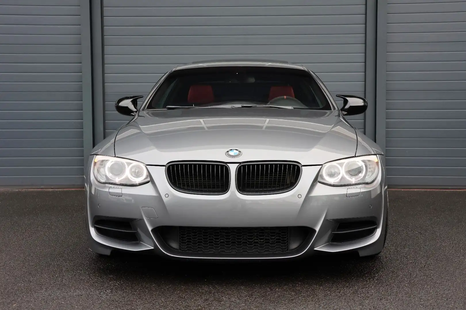 BMW 335 is Coupé E92 M/H&K/SHZ/NAVI/BTH/Ambiente/R19 Grau - 2