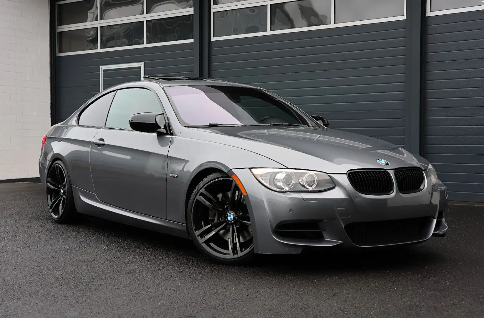 BMW 335 is Coupé E92 M/H&K/SHZ/NAVI/BTH/Ambiente/R19 Grau - 1