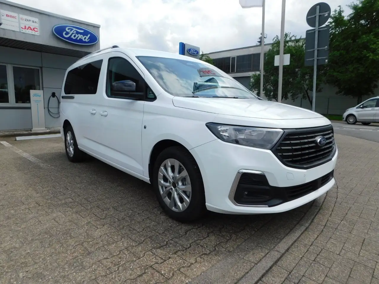 Ford Tourneo Connect Grand Tourneo Titanium L2 Autom. 7 Sitze/5J.Gara
