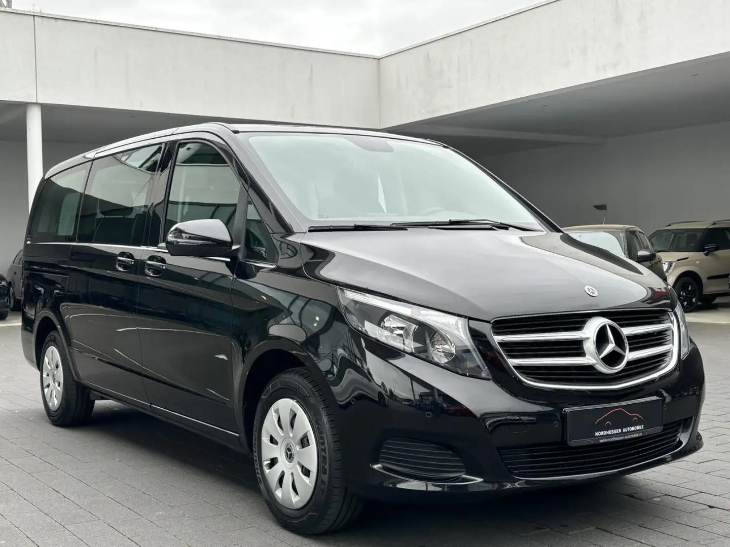 Mercedes-Benz V 200 d Lang | Navigation | Erst 27.200 km! Czarny - 2