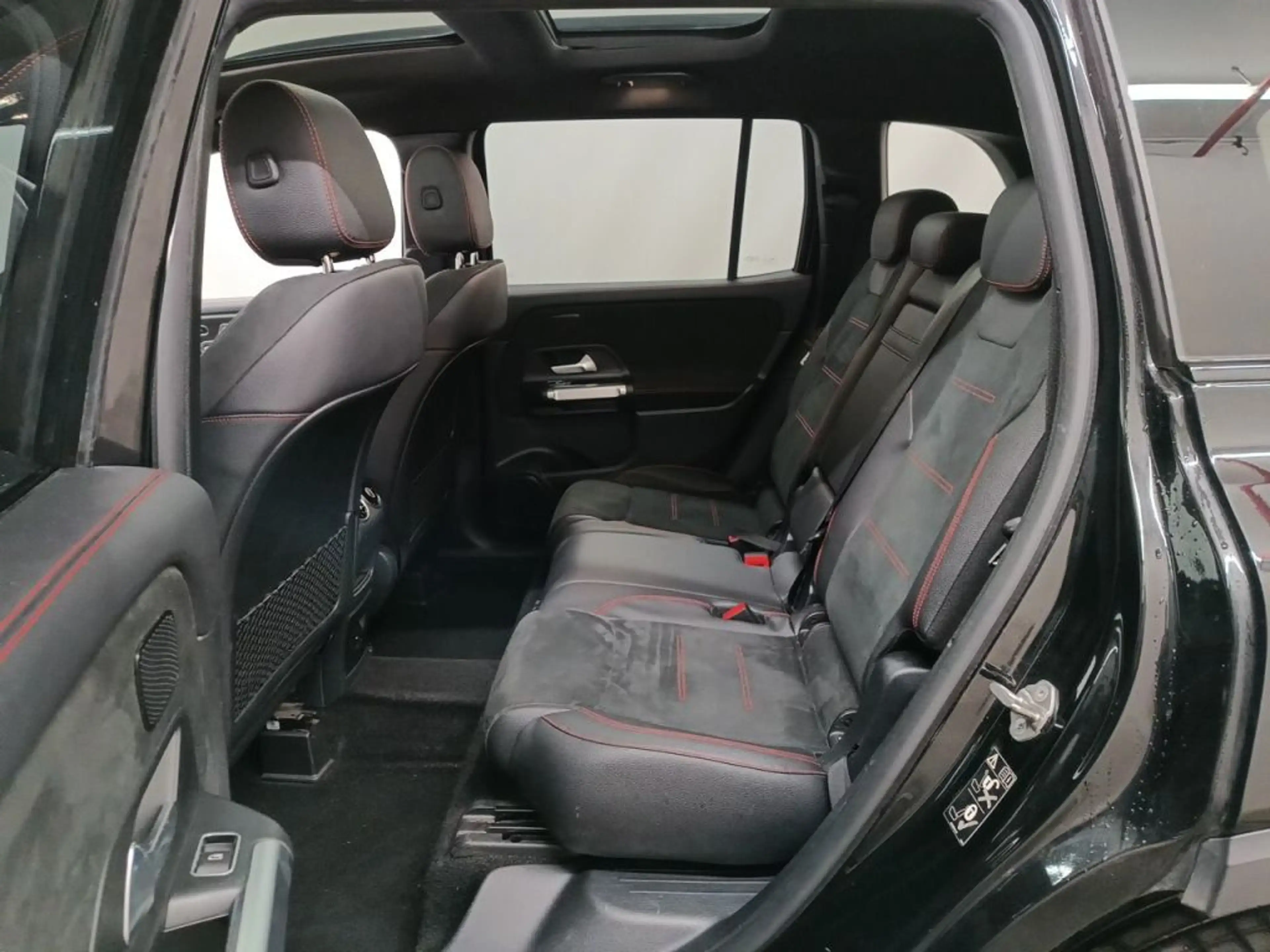 Mercedes-Benz GLB 180 d 8GTRONIC AMG Line *ALCANT-PANO-NAV-LED AMB-CAMERA* — photo 9