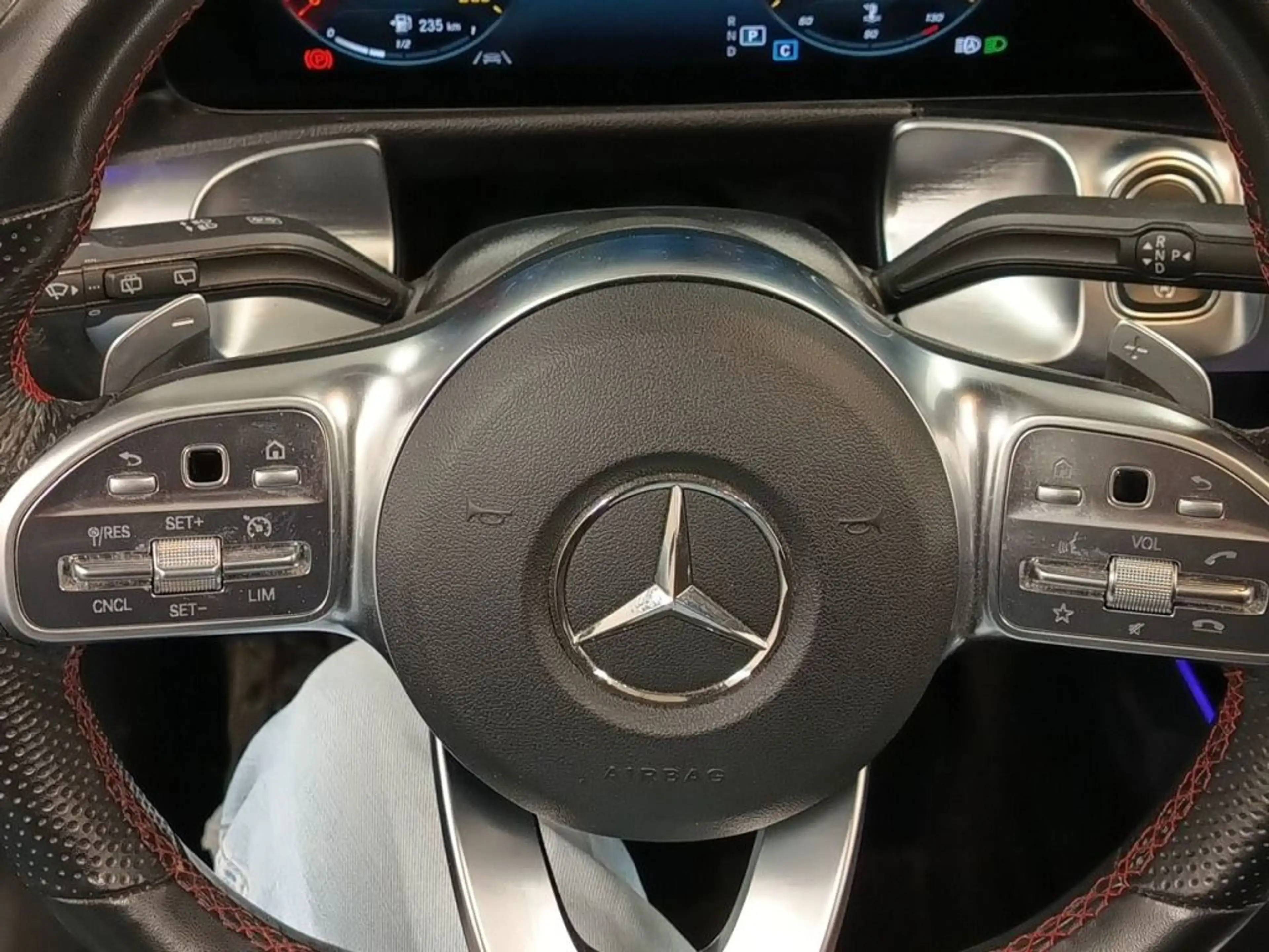Mercedes-Benz GLB 180 d 8GTRONIC AMG Line *ALCANT-PANO-NAV-LED AMB-CAMERA* — photo 10