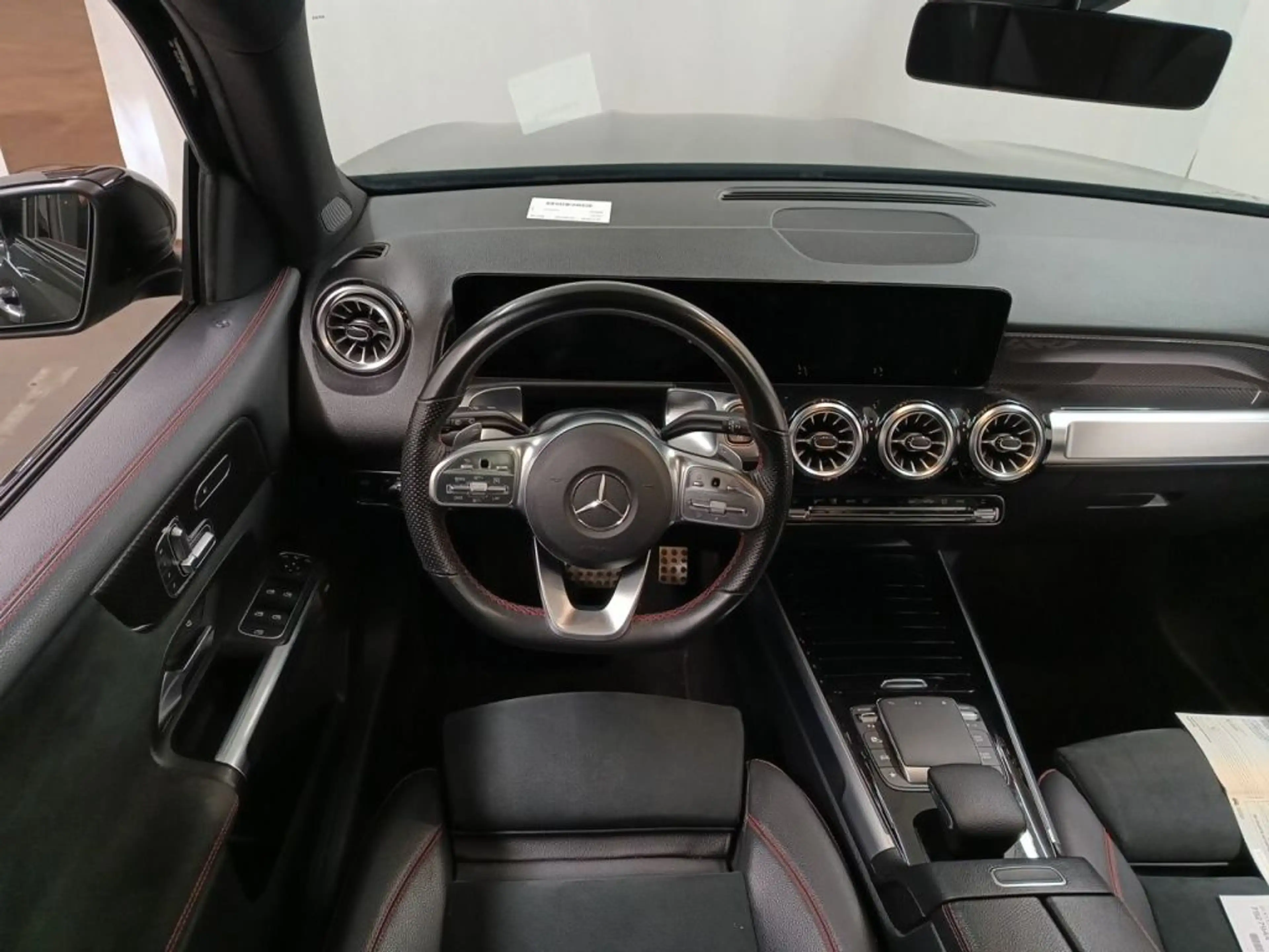 Mercedes-Benz GLB 180 d 8GTRONIC AMG Line *ALCANT-PANO-NAV-LED AMB-CAMERA* — photo 7
