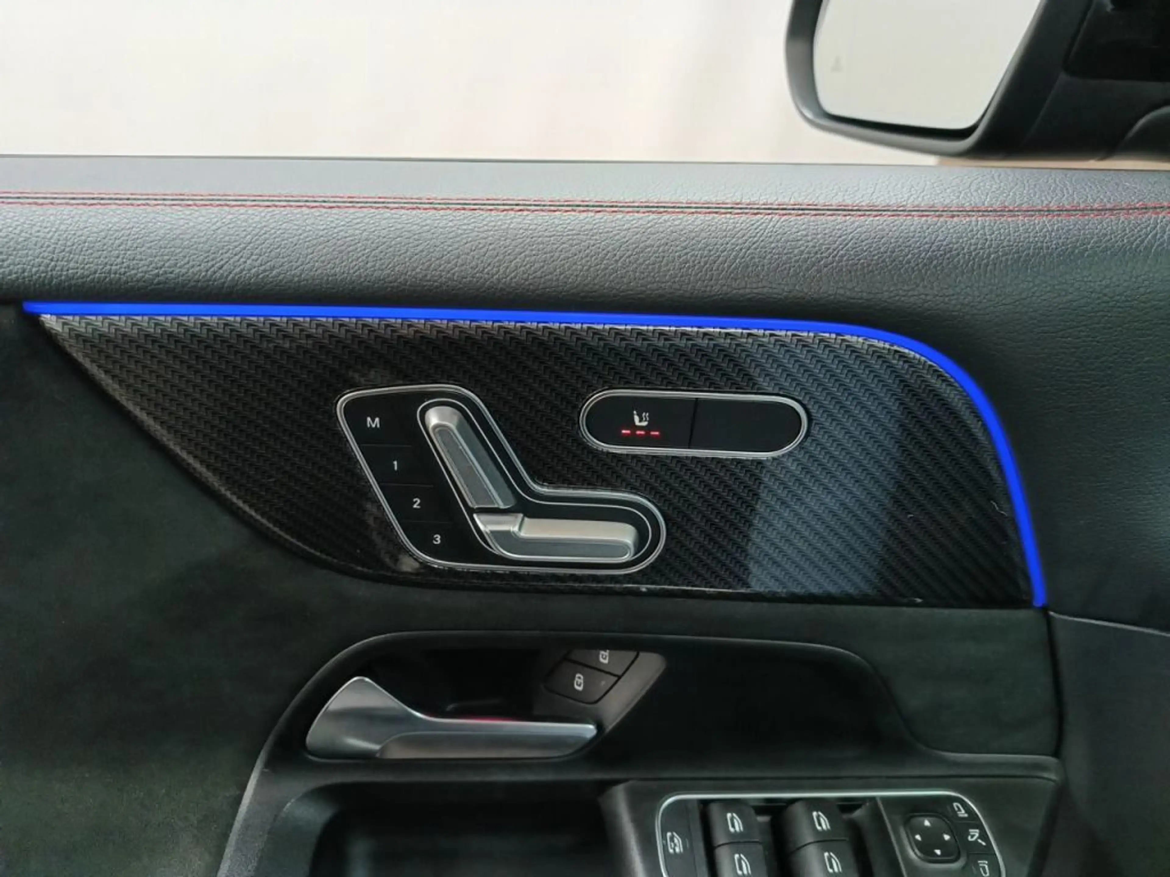 Mercedes-Benz GLB 180 d 8GTRONIC AMG Line *ALCANT-PANO-NAV-LED AMB-CAMERA* — photo 13