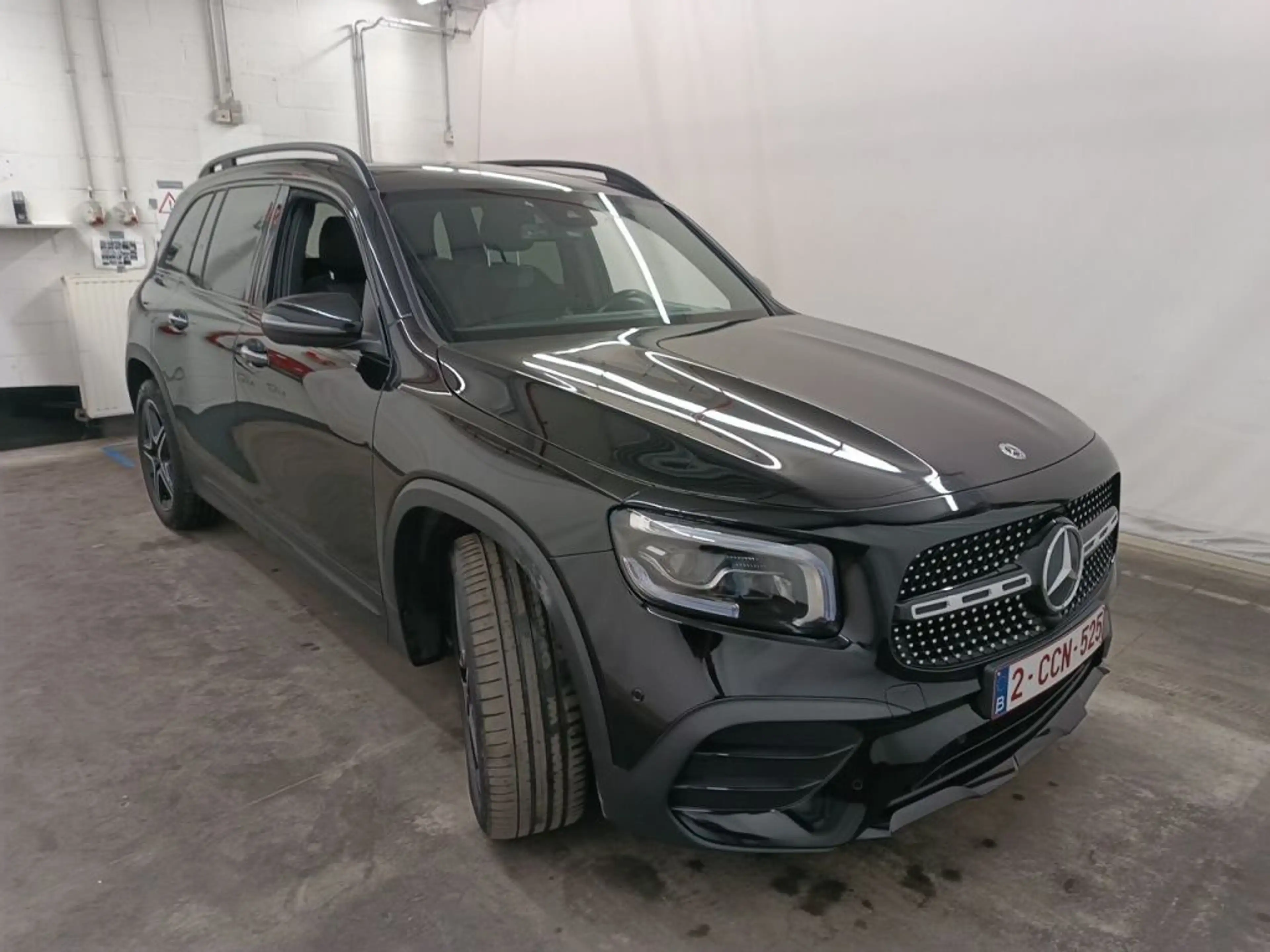 Mercedes-Benz GLB 180 d 8GTRONIC AMG Line *ALCANT-PANO-NAV-LED AMB-CAMERA* — photo 3