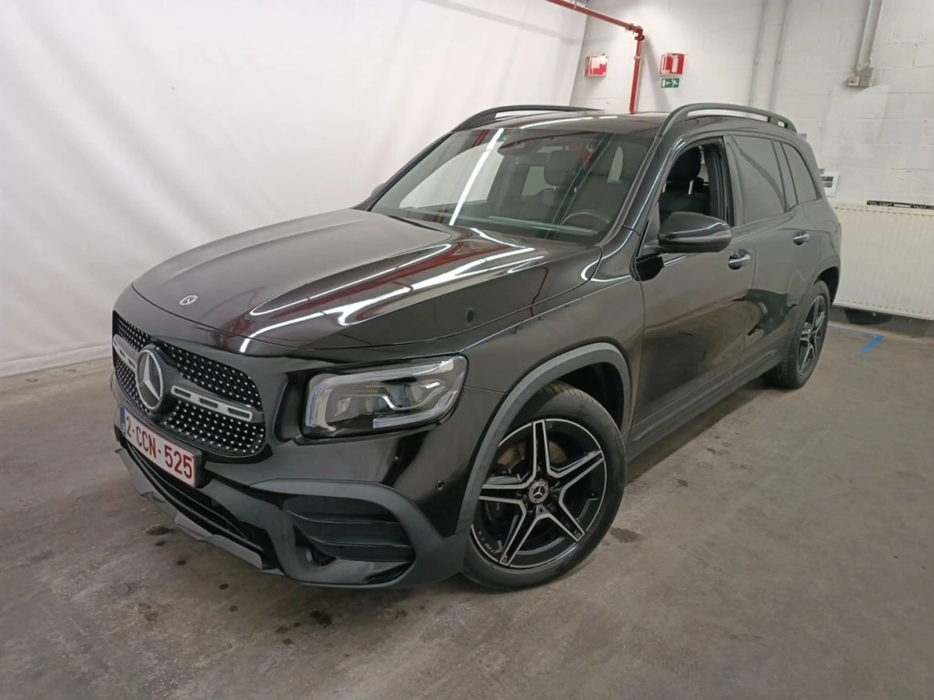 Mercedes-Benz GLB 180 d 8GTRONIC AMG Line *ALCANT-PANO-NAV-LED AMB-CAMERA* — photo 2