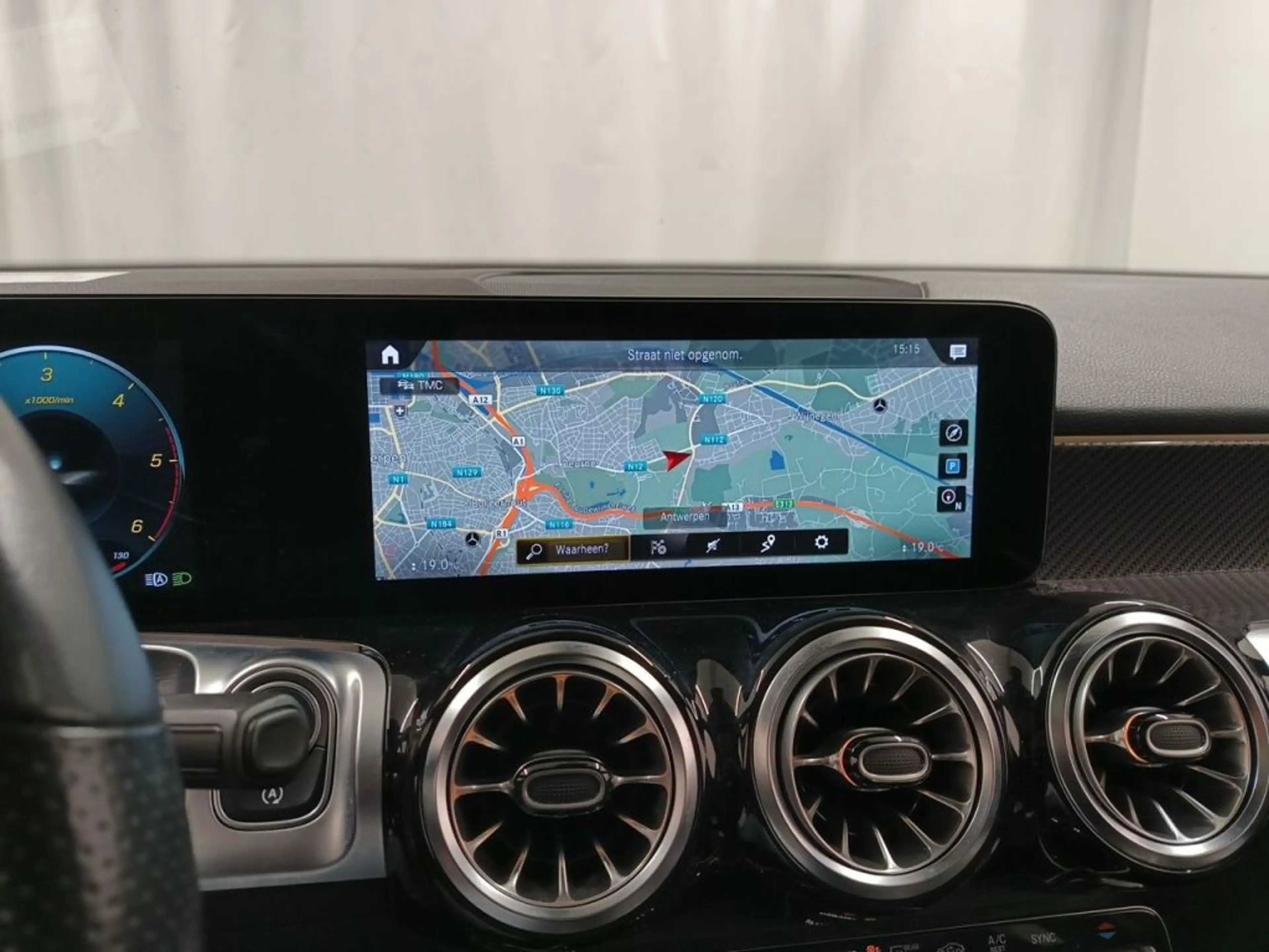 Mercedes-Benz GLB 180 d 8GTRONIC AMG Line *ALCANT-PANO-NAV-LED AMB-CAMERA* — photo 11