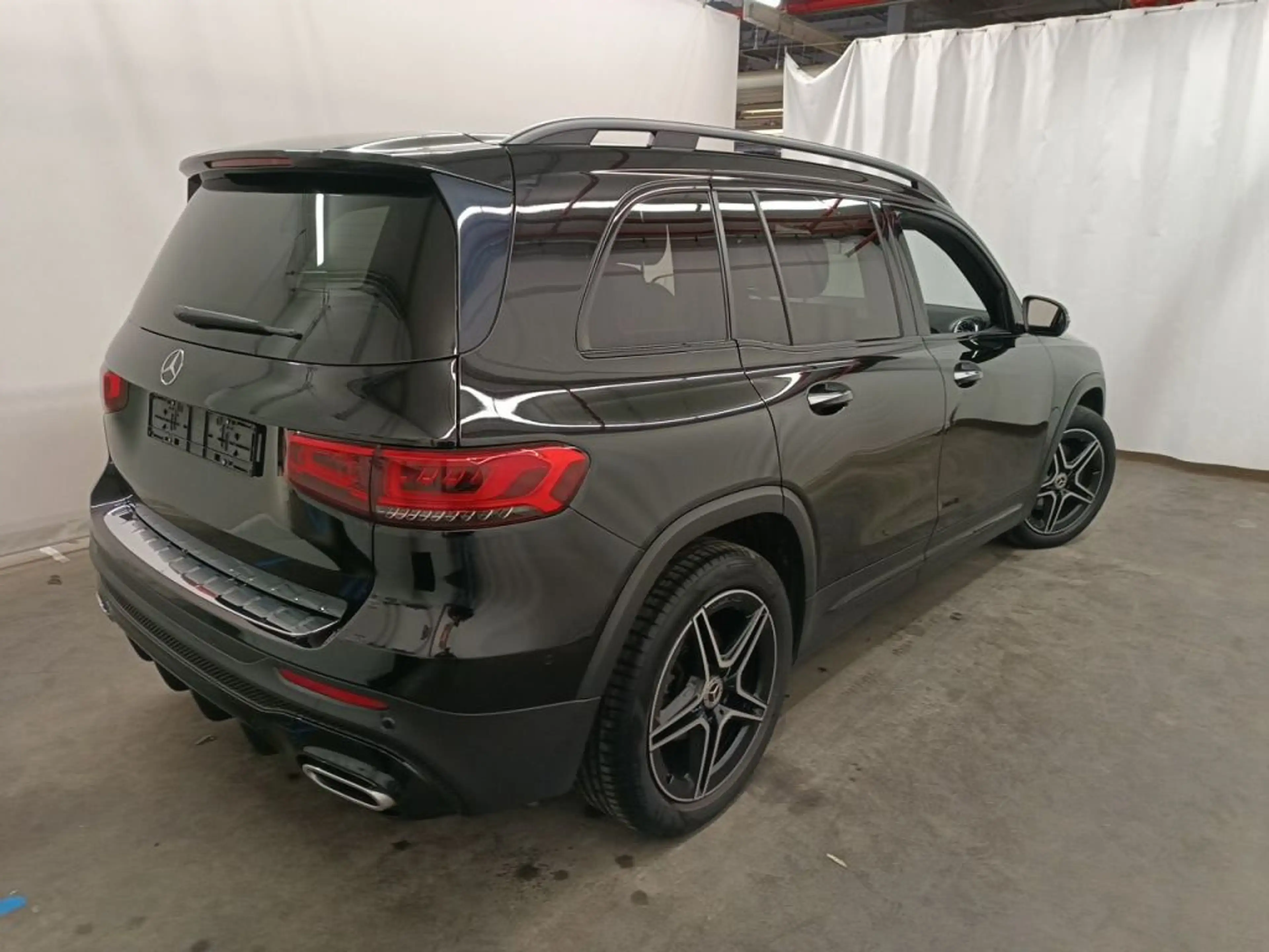 Mercedes-Benz GLB 180 d 8GTRONIC AMG Line *ALCANT-PANO-NAV-LED AMB-CAMERA* — photo 6
