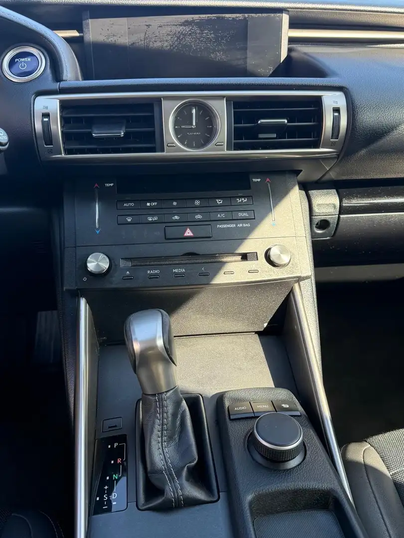 Lexus IS 300 300h 2.5i Business Edition E-CVT (Fleet) - 1