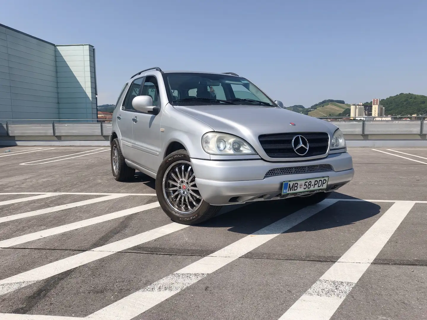 Mercedes-Benz ML 320 DISABLED ACCESABLE Silber - 1