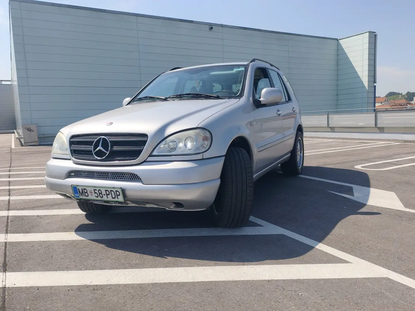 Mercedes-Benz ML 320 DISABLED ACCESABLE Silber - 2