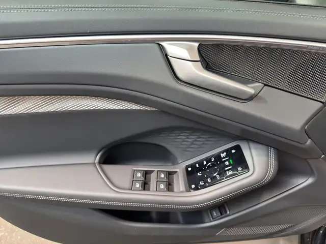 Audi A6 view 8