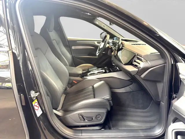 Audi A6 view 4