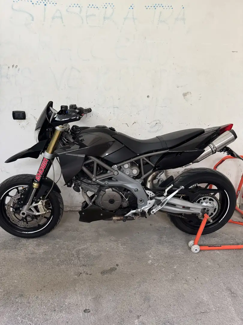 Aprilia Dorsoduro 750 Schwarz - 2