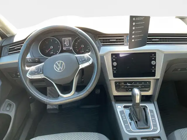 Volkswagen Passat view 9