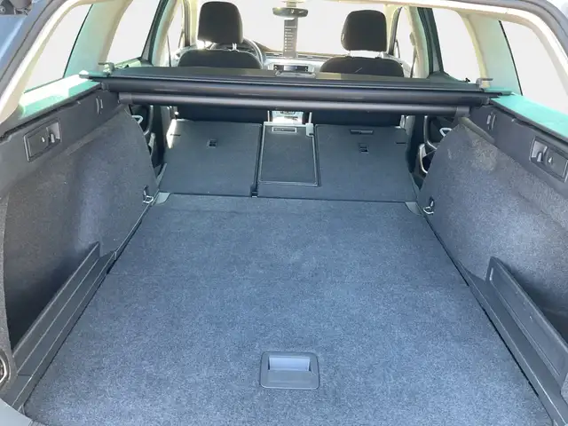 Volkswagen Passat view 12