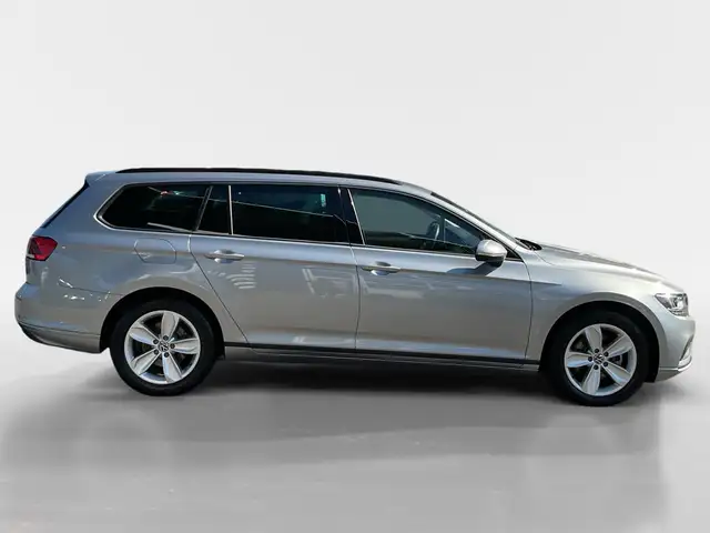 Volkswagen Passat view 6