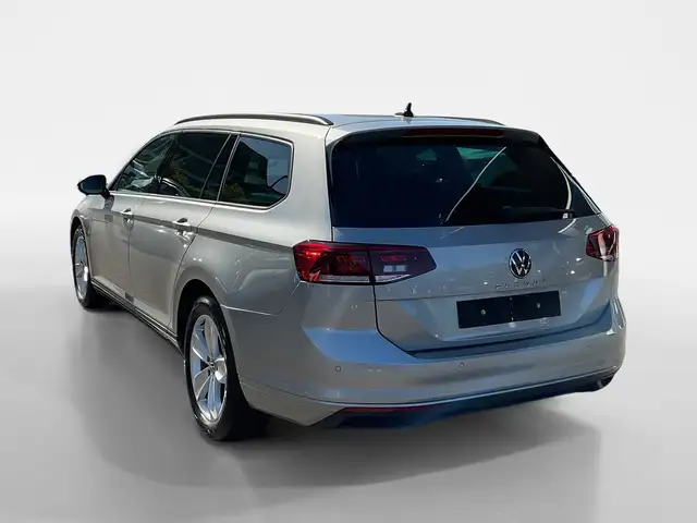 Volkswagen Passat view 4