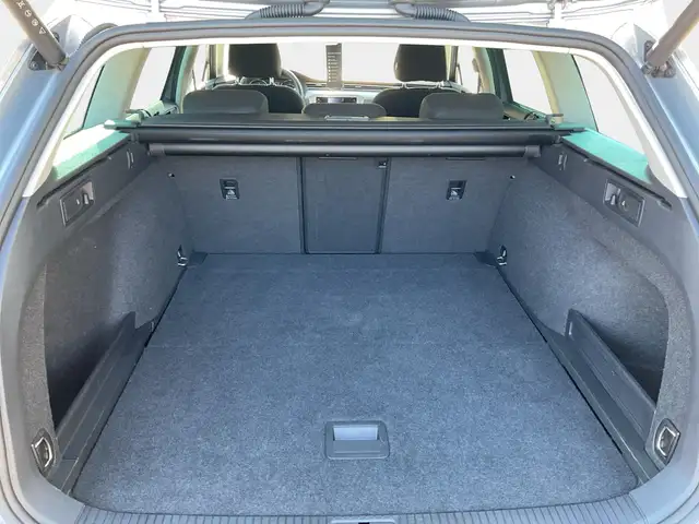 Volkswagen Passat view 11