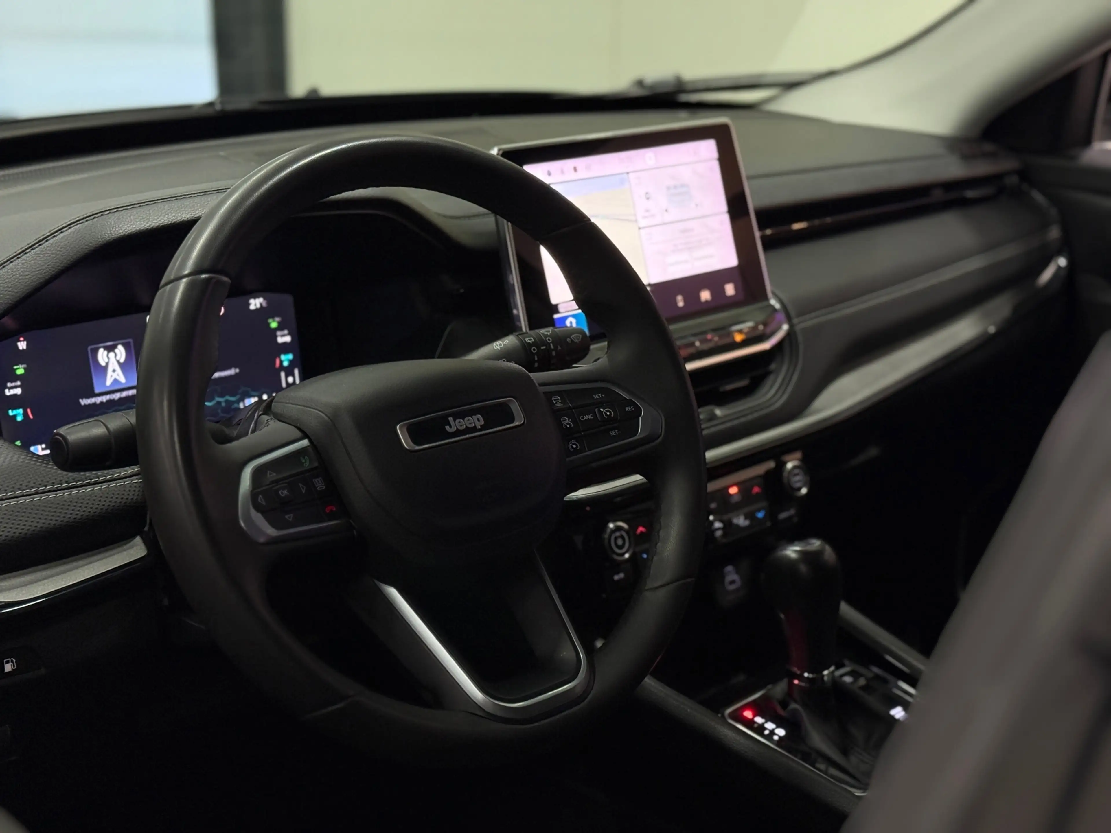 Jeep Compass 1.3T Night Eagle 4xe190PK — photo 20