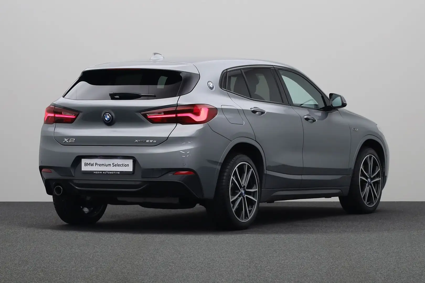 BMW X2 xDrive25e High Executive | M-sport Shadow Line | S Grau - 2
