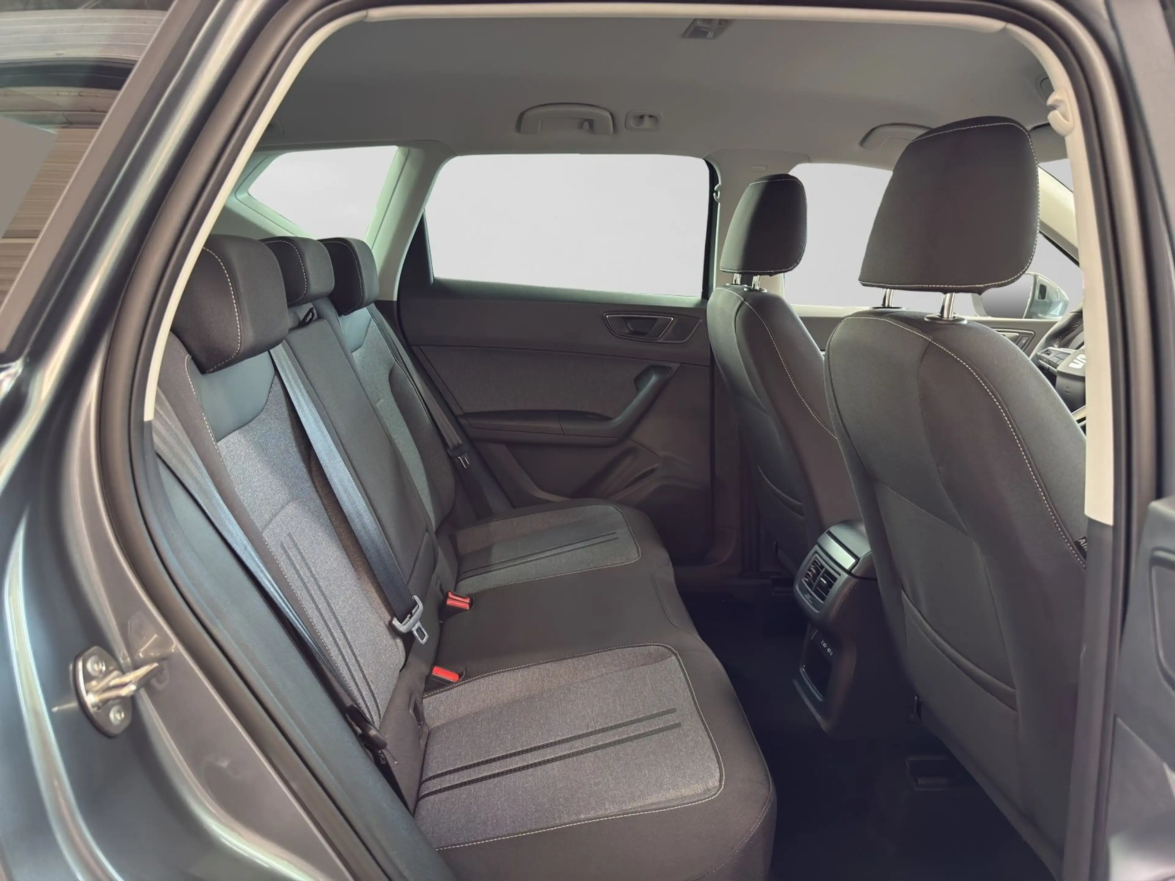 SEAT Ateca 1.5 TSI DSG STYLE ROAD EDITION REAR VIEW A — photo 6