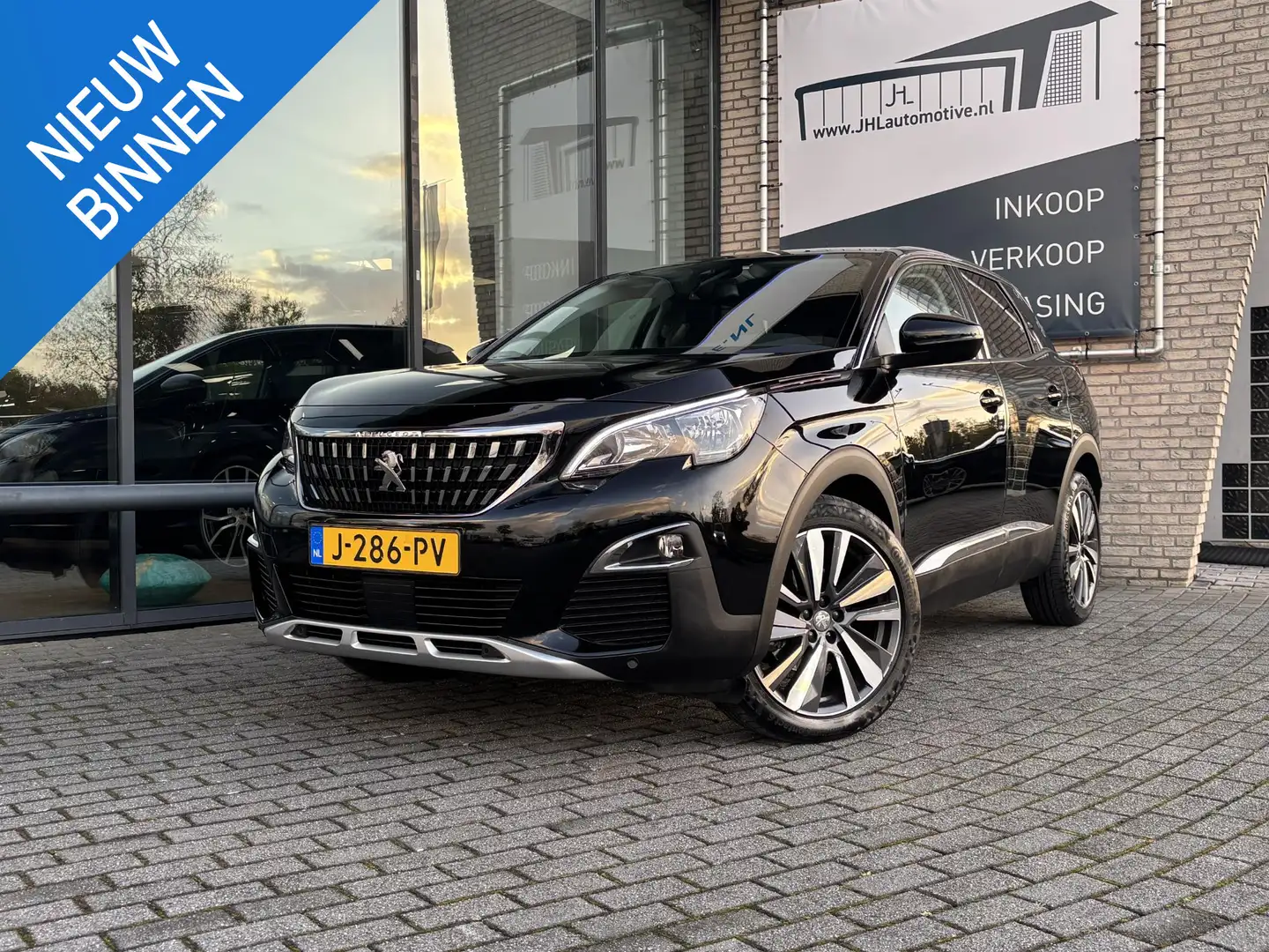 Peugeot 3008 1.2 PureTech Allure*NAVI*ECC*CRUISE*CARPLAY* Noir - 1