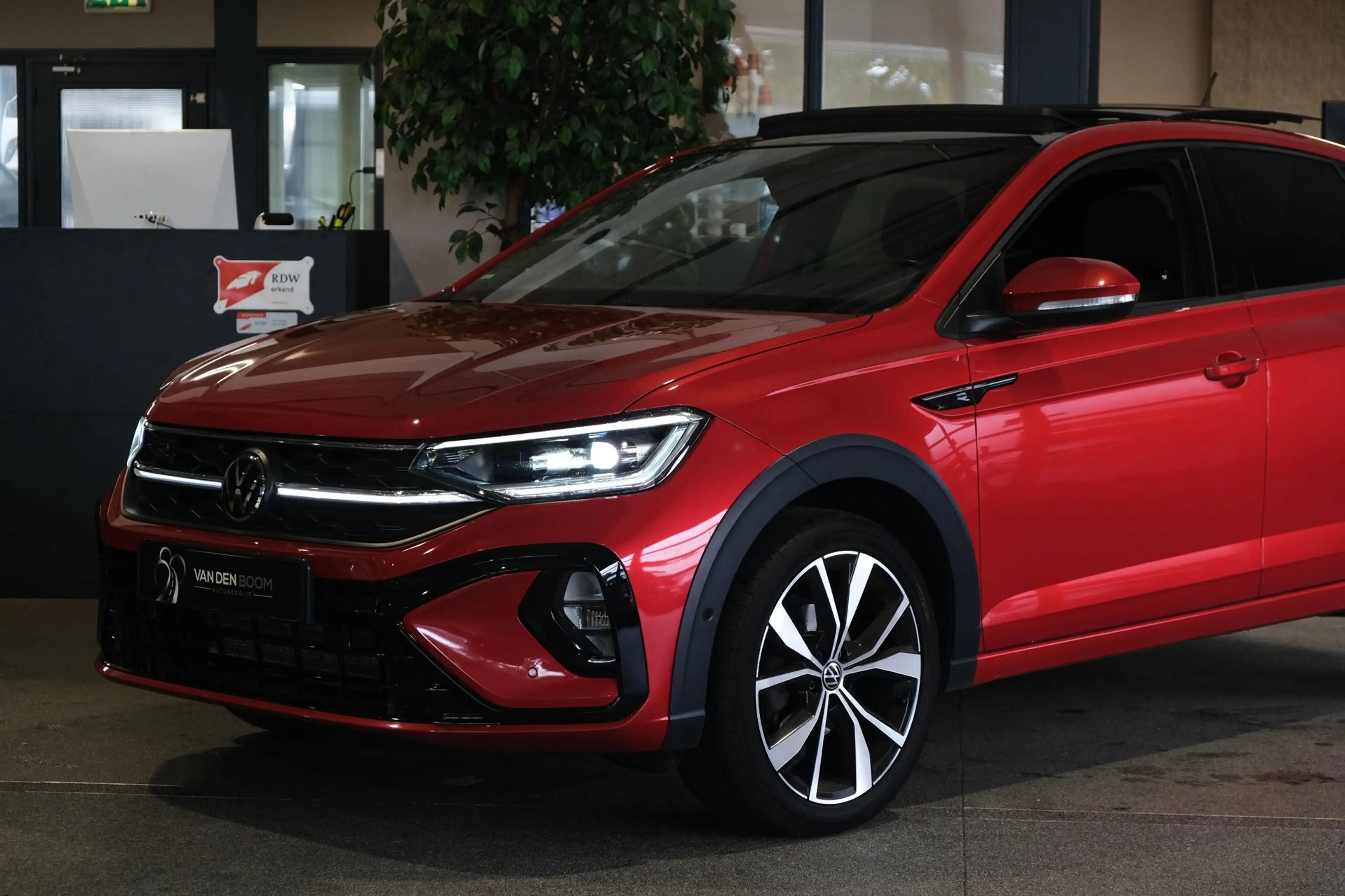 Volkswagen Taigo 1.5 TSI 2x R-Line 150PK DSG Pano IQ Matrix Trekhaa — photo 14