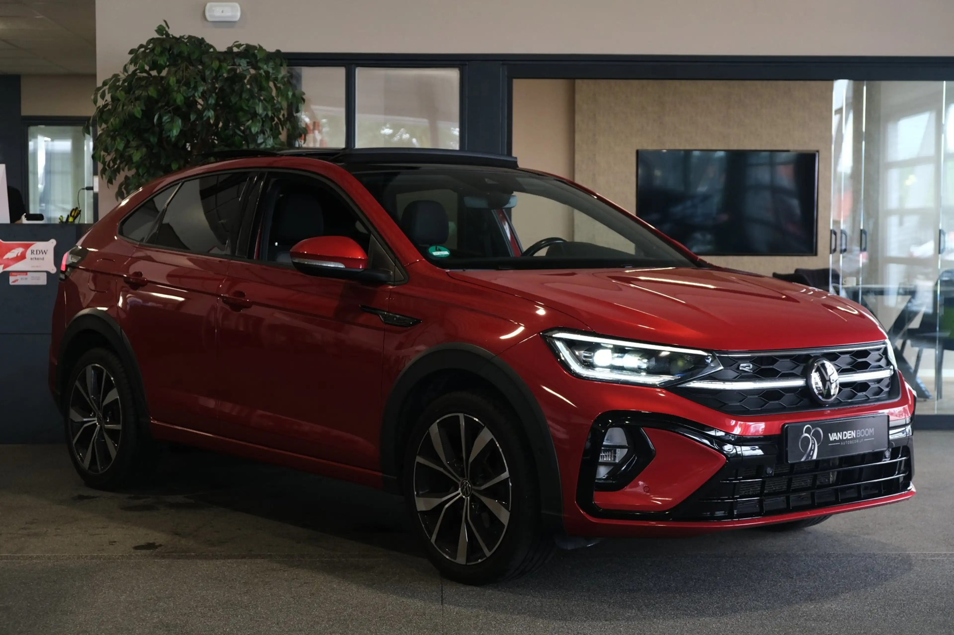 Volkswagen Taigo 1.5 TSI 2x R-Line 150PK DSG Pano IQ Matrix Trekhaa — photo 6