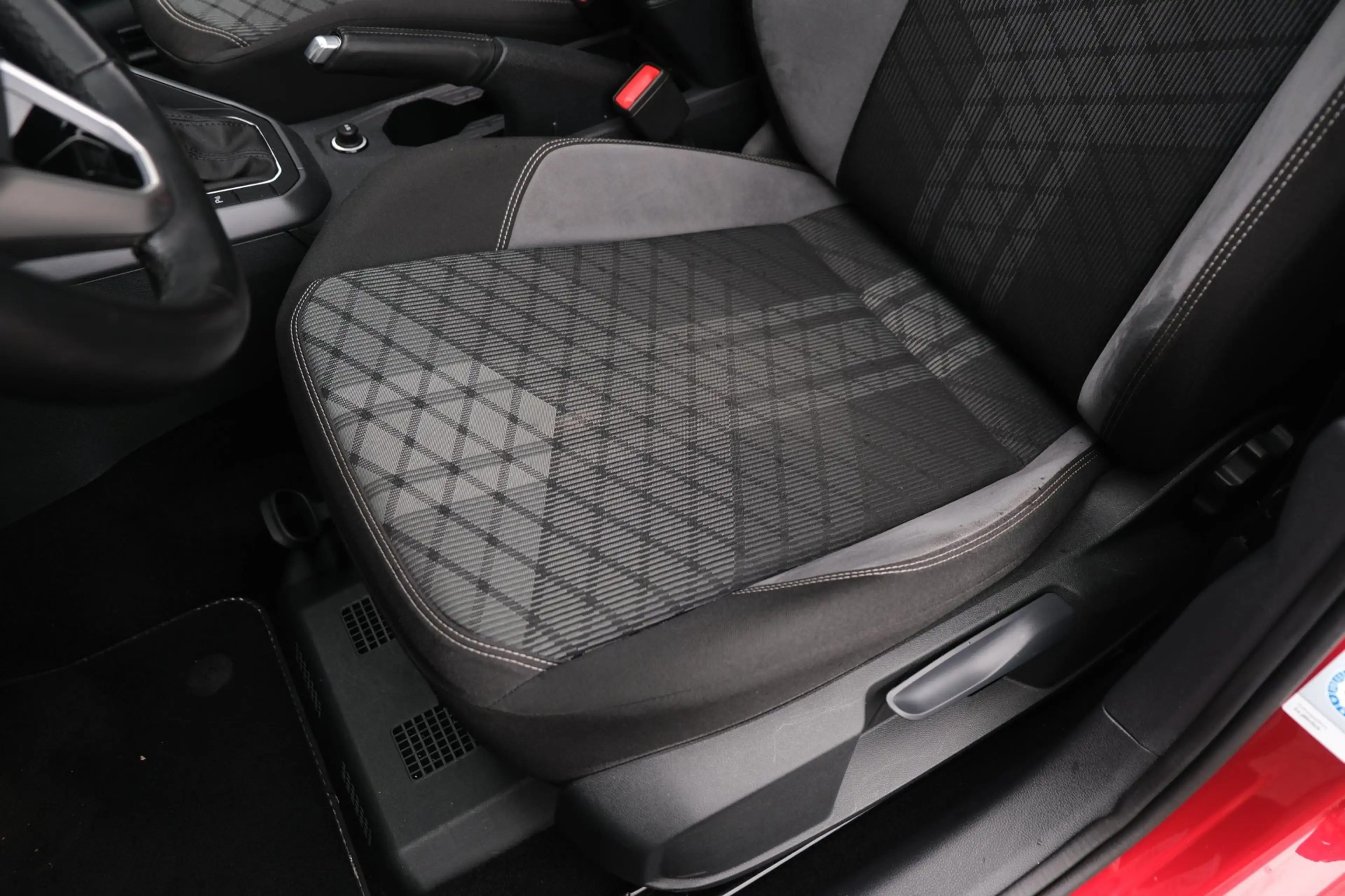 Volkswagen Taigo 1.5 TSI 2x R-Line 150PK DSG Pano IQ Matrix Trekhaa — photo 5