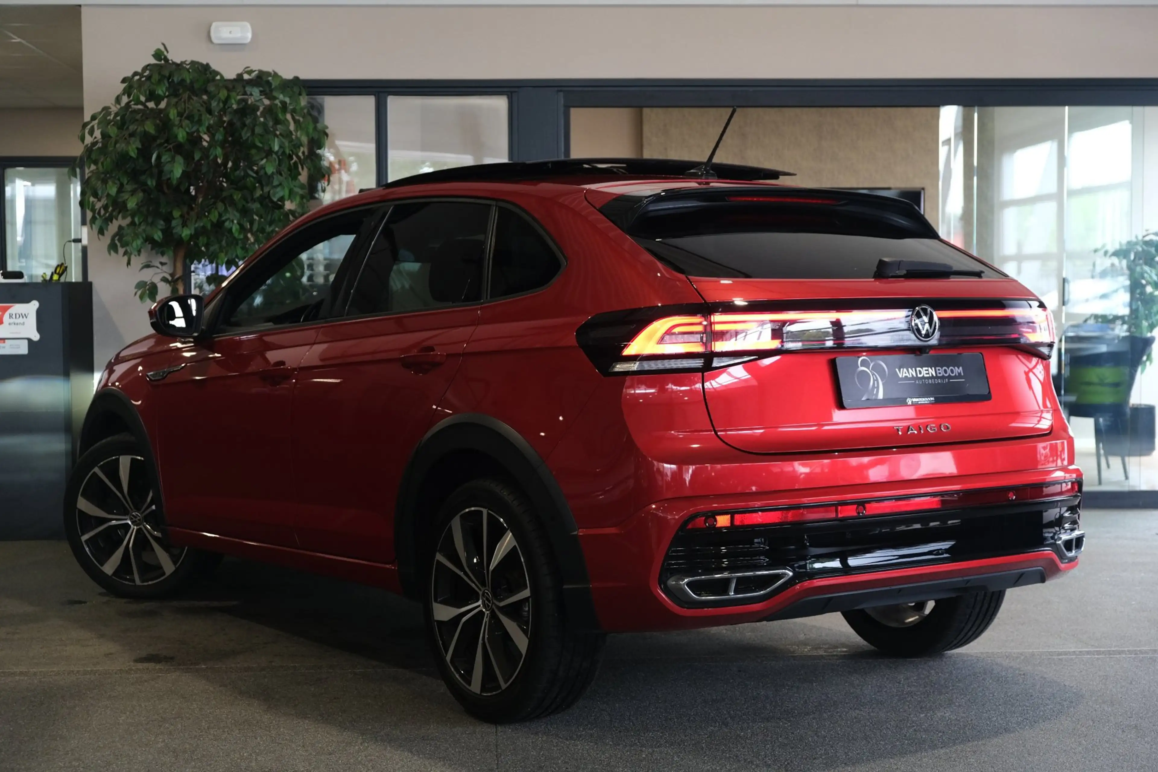 Volkswagen Taigo 1.5 TSI 2x R-Line 150PK DSG Pano IQ Matrix Trekhaa — photo 8