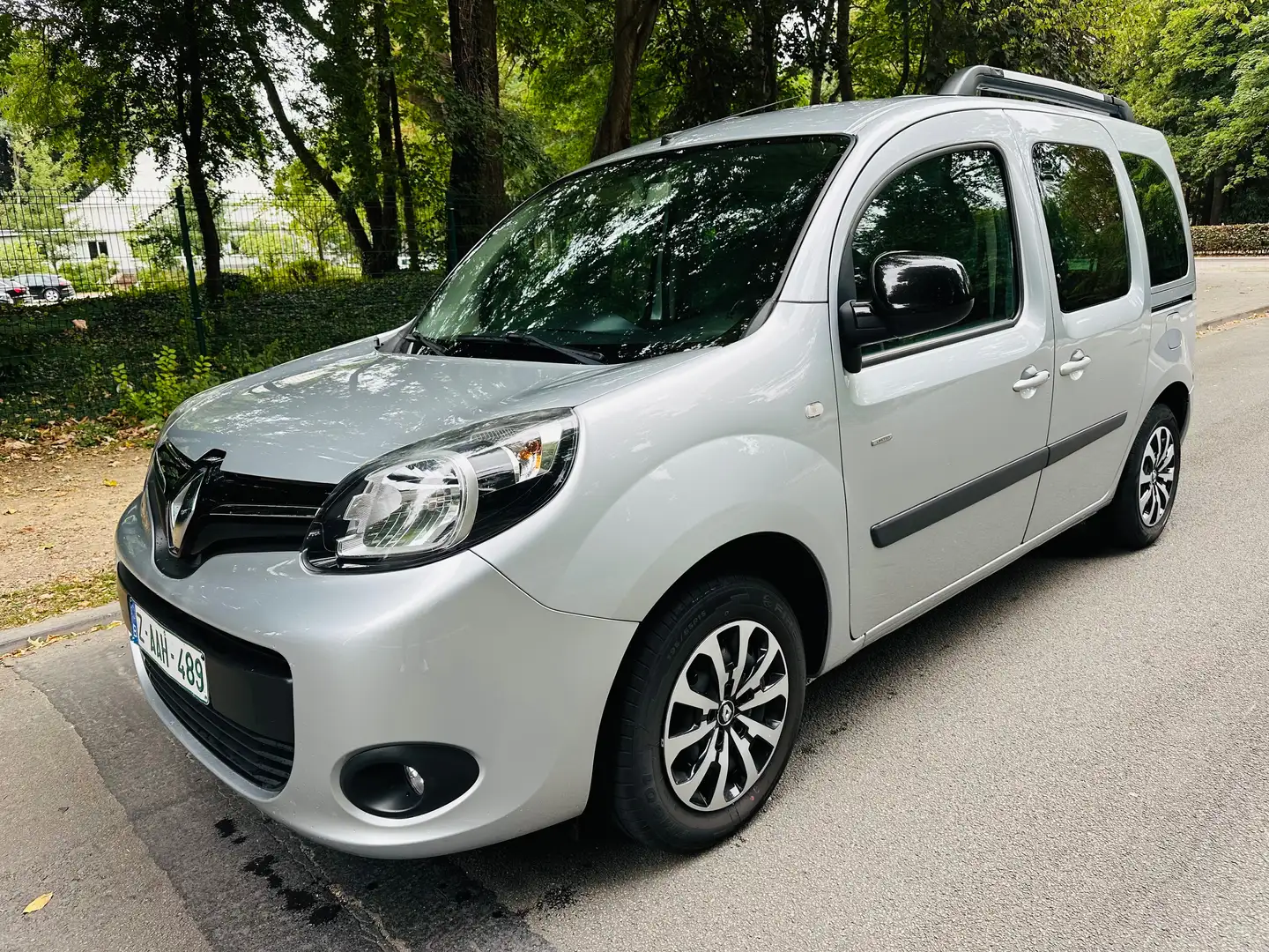 Renault Kangoo 1.5 Blue dCi Limited AIRCO 2020 10.950€ Grijs - 1
