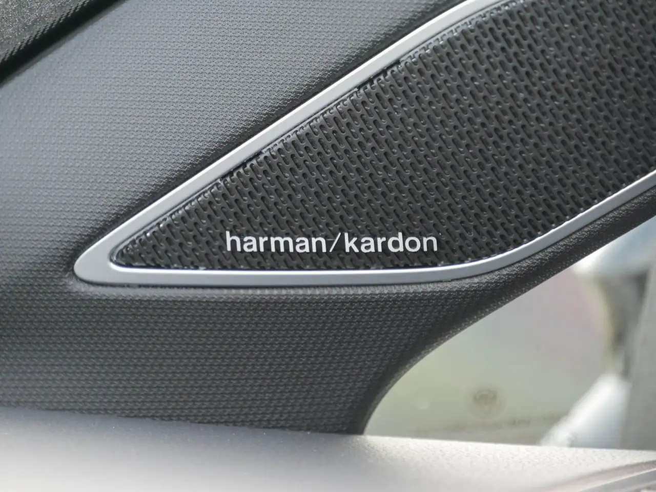 Volkswagen Golf R-Line 1,5 l eTSI AHK Kamera HarmanKardon N 11